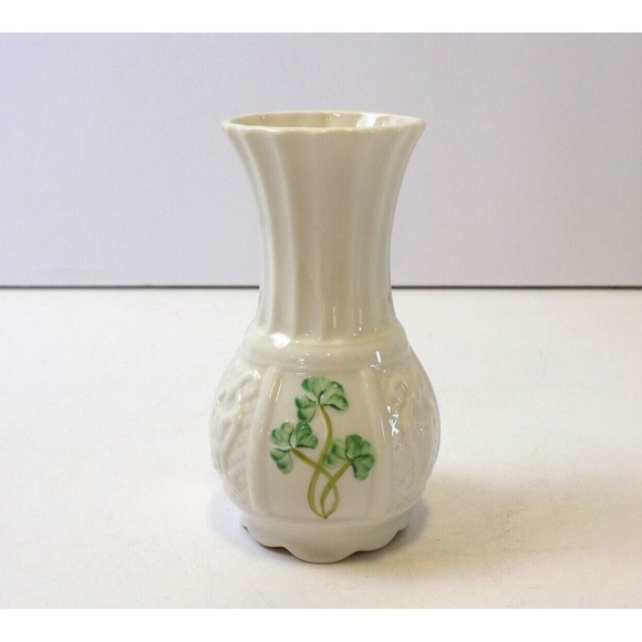 Belleek Other - BELLEEK IRELAND Vintage 5" porcelain figurine SHAMROCK FLOWER BUD VASE Nadine